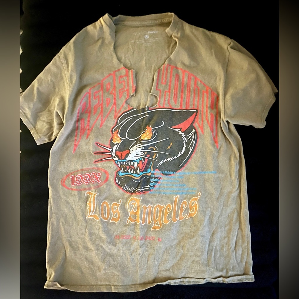 Fashionnova graphic Tshirt